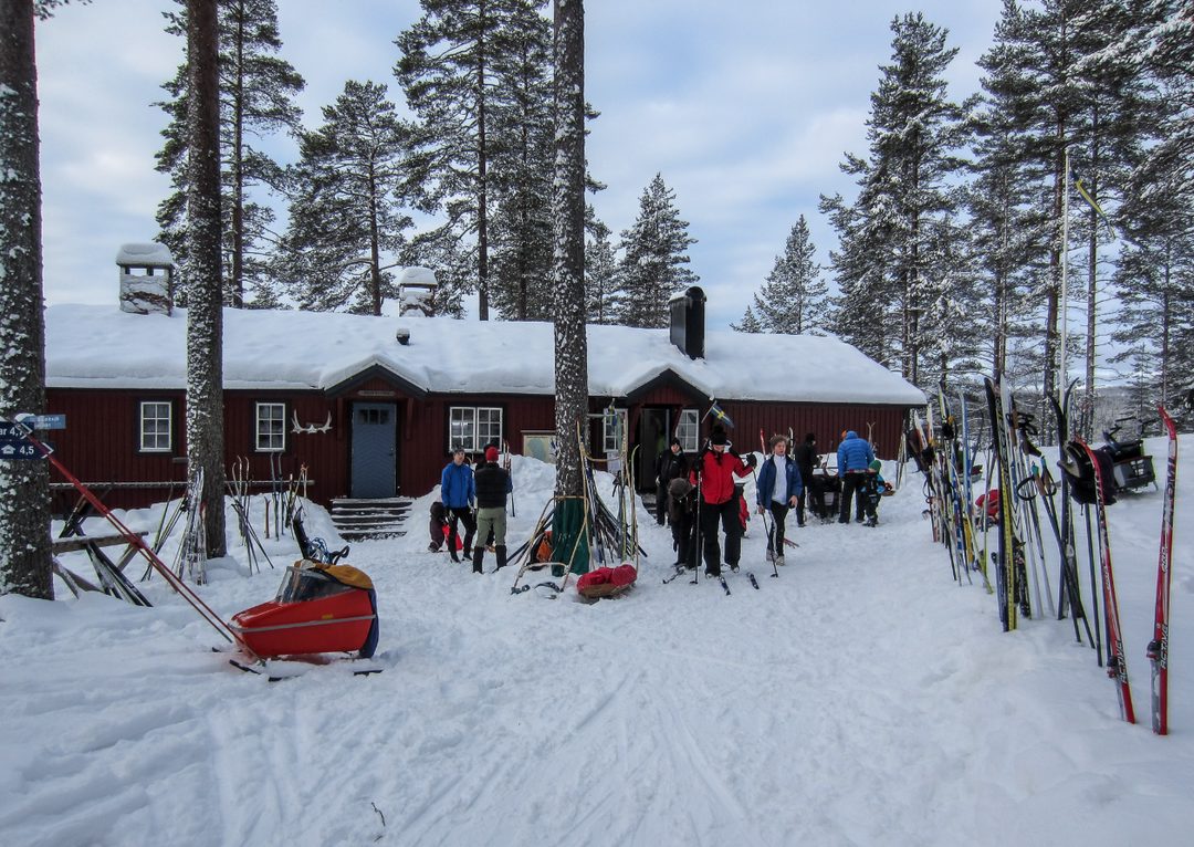 GÅ PÅ TUR - Huggsjöstugan