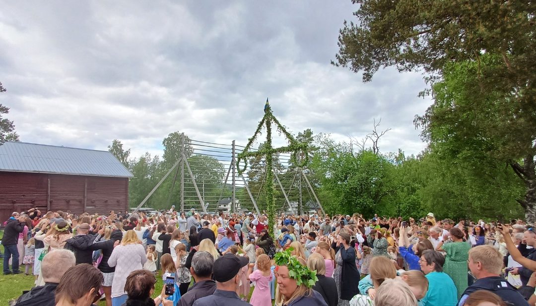 Midsommar vid Själevads hembygdsgård
